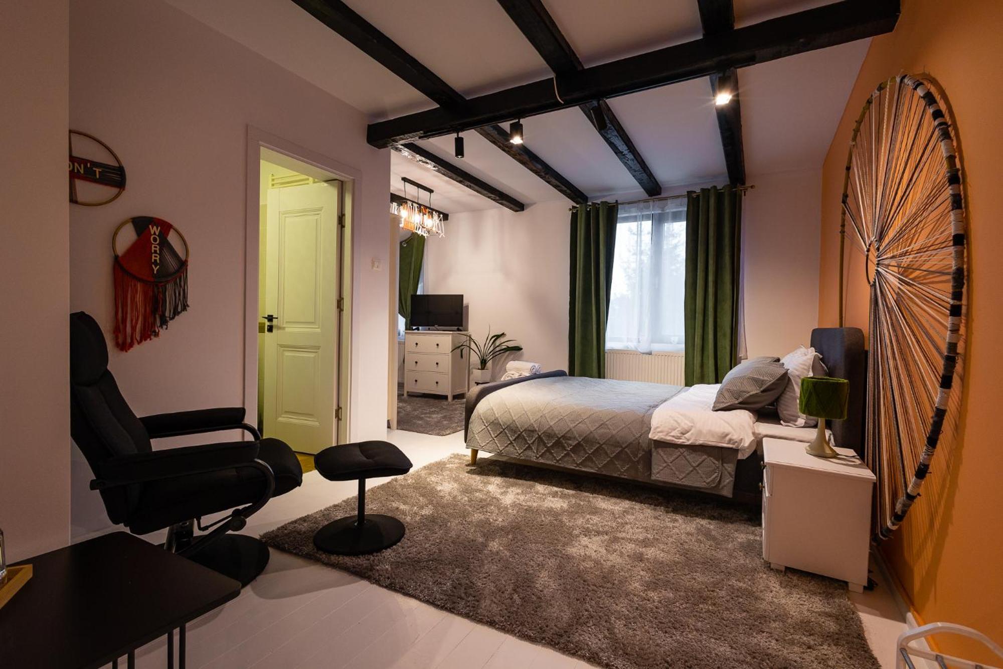 Bed and Breakfast In Longfield Town Câmpulung Moldovenesc Exterior foto