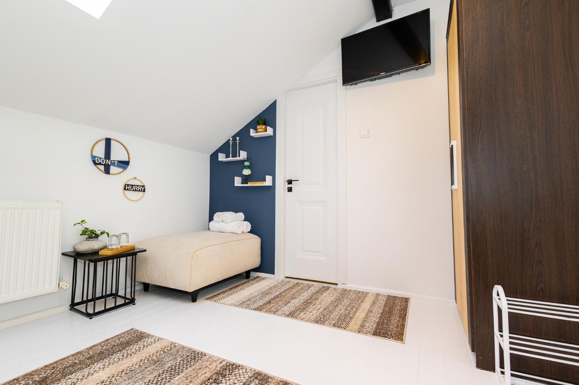 Bed and Breakfast In Longfield Town Câmpulung Moldovenesc Exterior foto