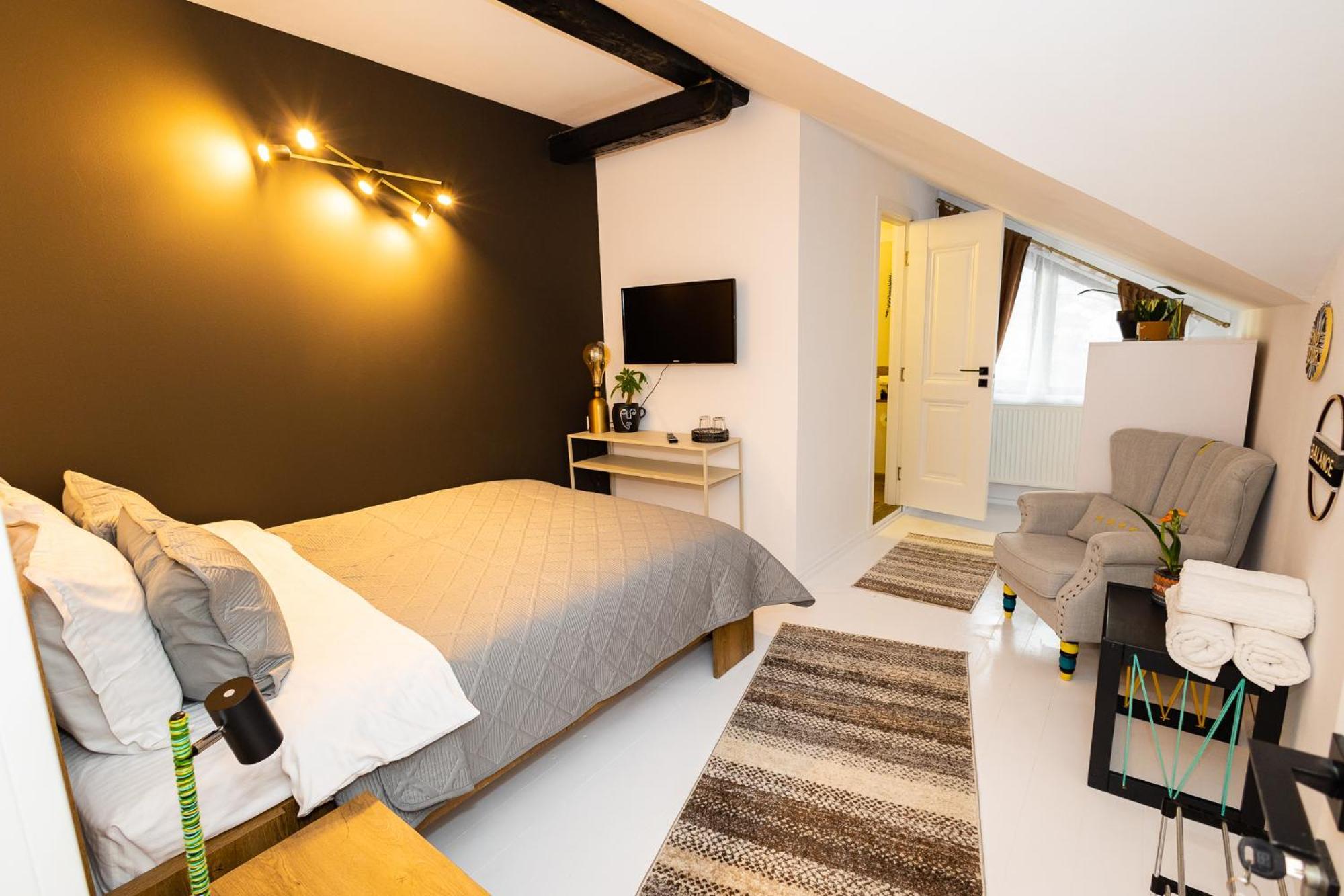 Bed and Breakfast In Longfield Town Câmpulung Moldovenesc Exterior foto