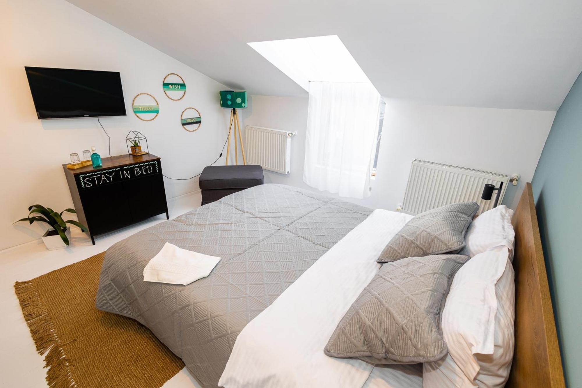 Bed and Breakfast In Longfield Town Câmpulung Moldovenesc Exterior foto