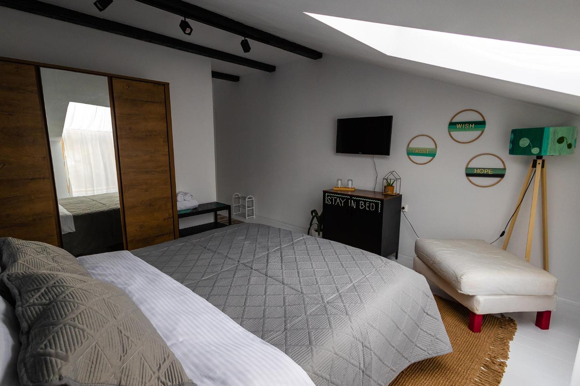Bed and Breakfast In Longfield Town Câmpulung Moldovenesc Exterior foto