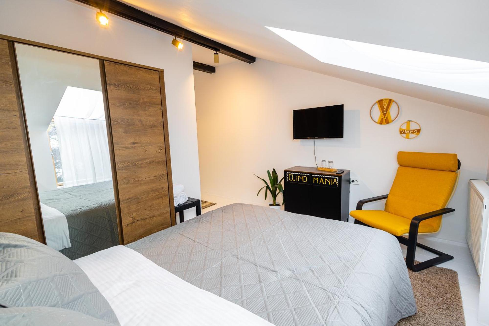 Bed and Breakfast In Longfield Town Câmpulung Moldovenesc Exterior foto