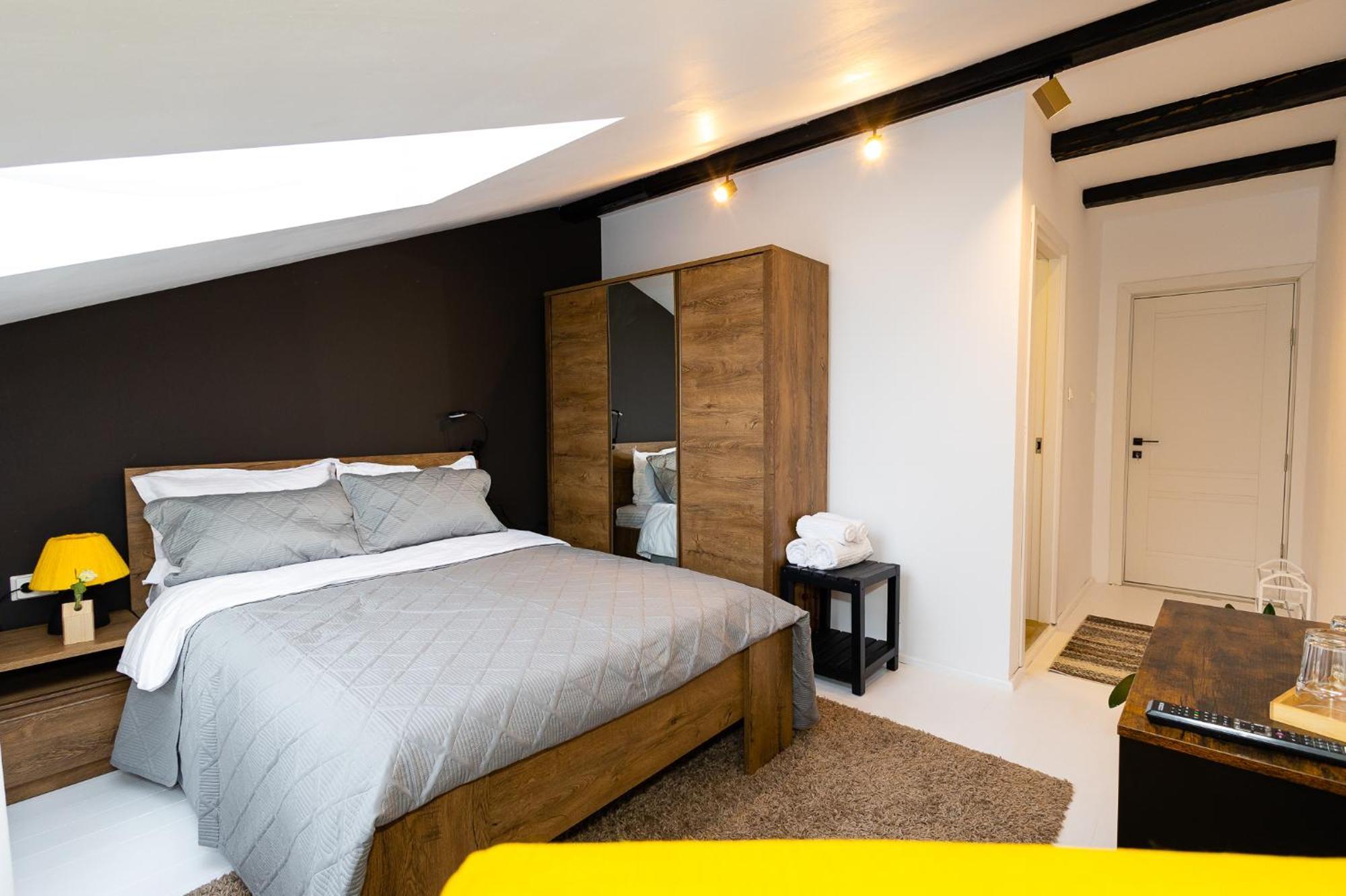 Bed and Breakfast In Longfield Town Câmpulung Moldovenesc Exterior foto