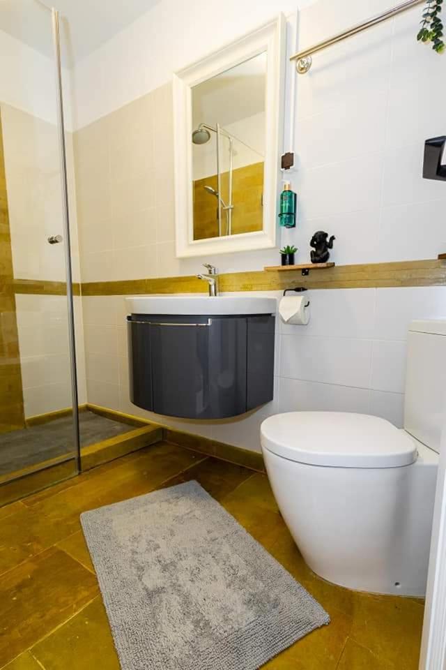Bed and Breakfast In Longfield Town Câmpulung Moldovenesc Zimmer foto
