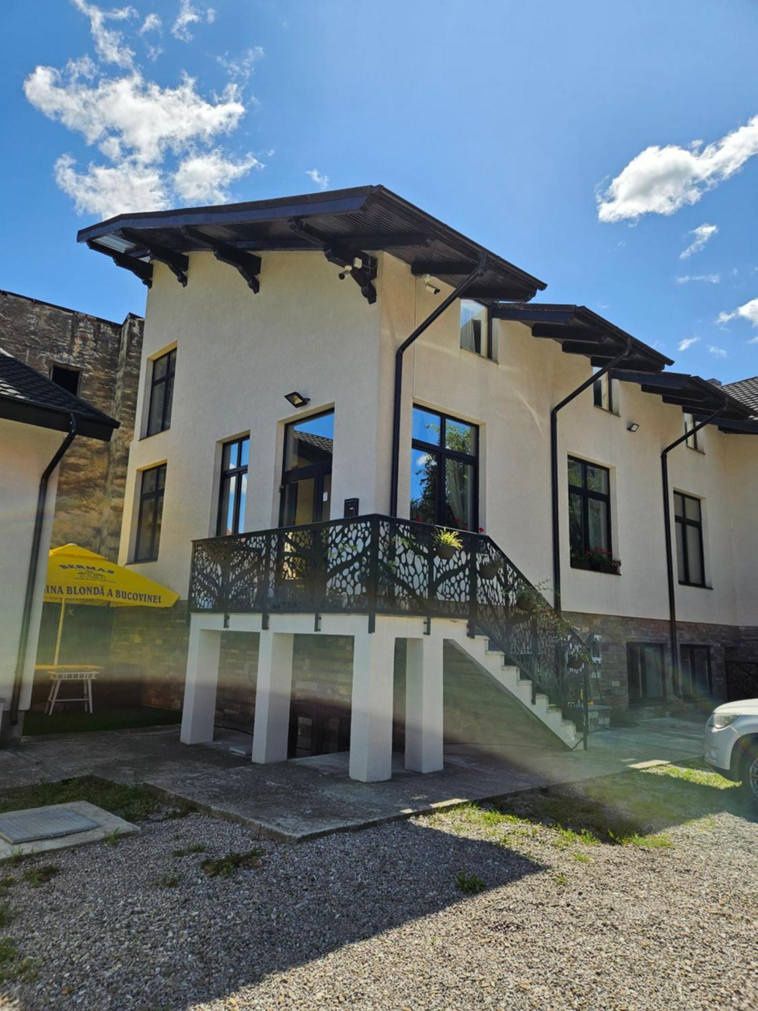 Bed and Breakfast In Longfield Town Câmpulung Moldovenesc Exterior foto